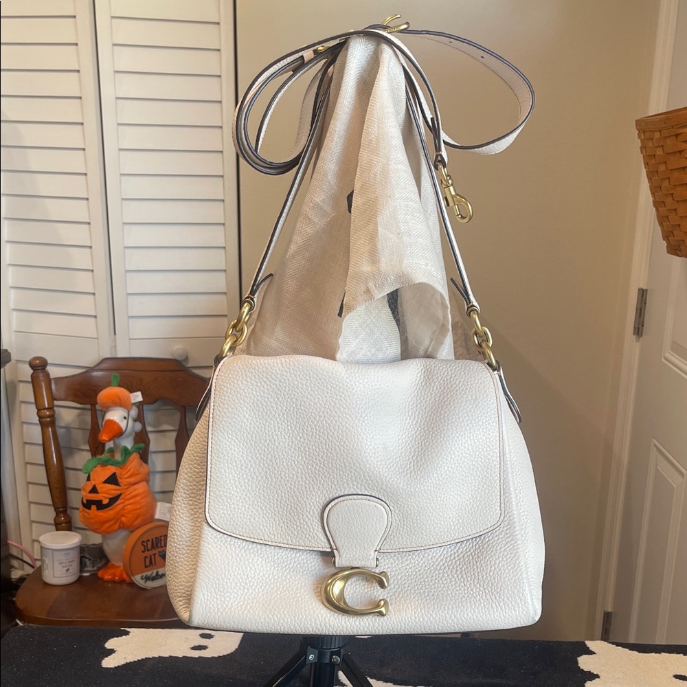 Coach White Leather Shoulder Bag with Gold Hardware